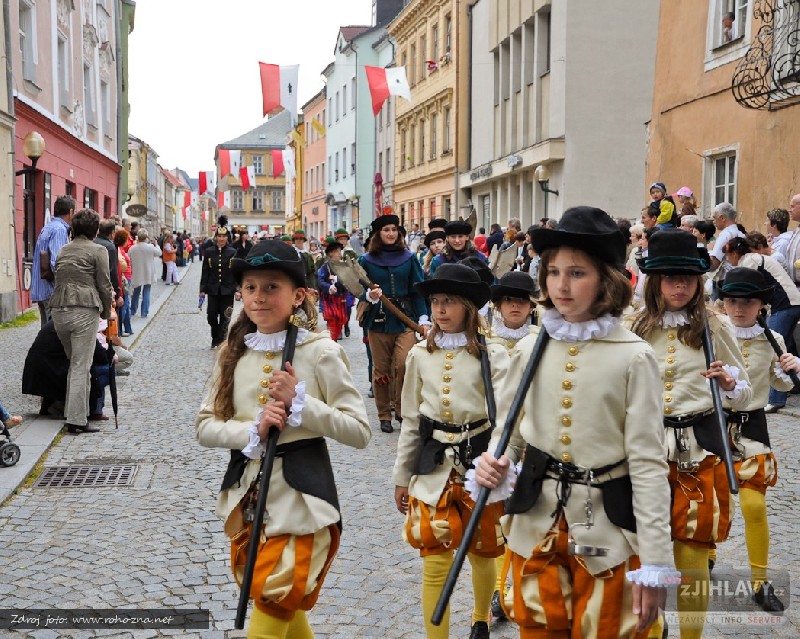 Kliknutím zavřete fotografii a vrátíte se na předchozí stránku