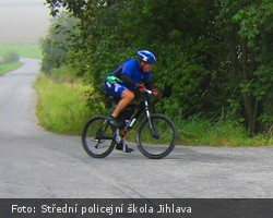 Cyklista na cyklostezce