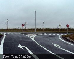 Vrchlického ulice - sloup trolejového vedení